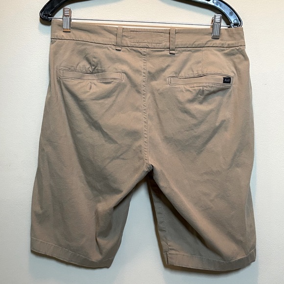 Abercrombie & Fitch - Men’s Khaki Shorts - 30W - Picture 2 of 3